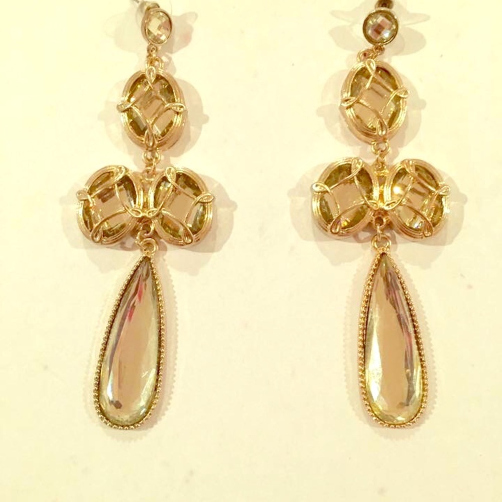 Gold chandelier earrings with oval detail